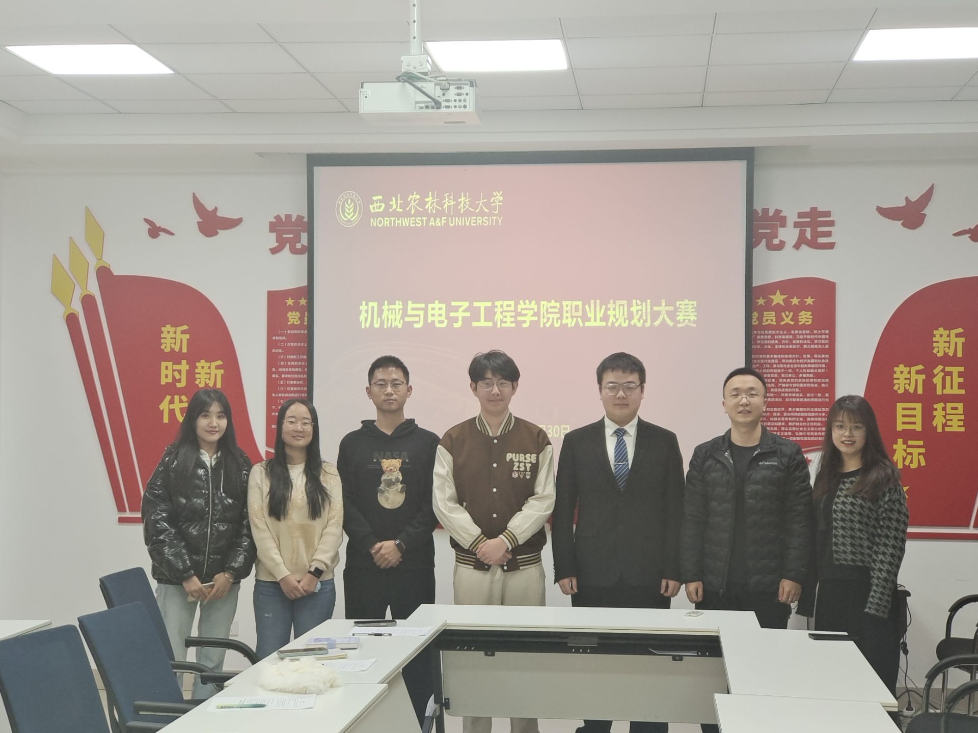 2023动漫狂
职规大赛合影.jpg