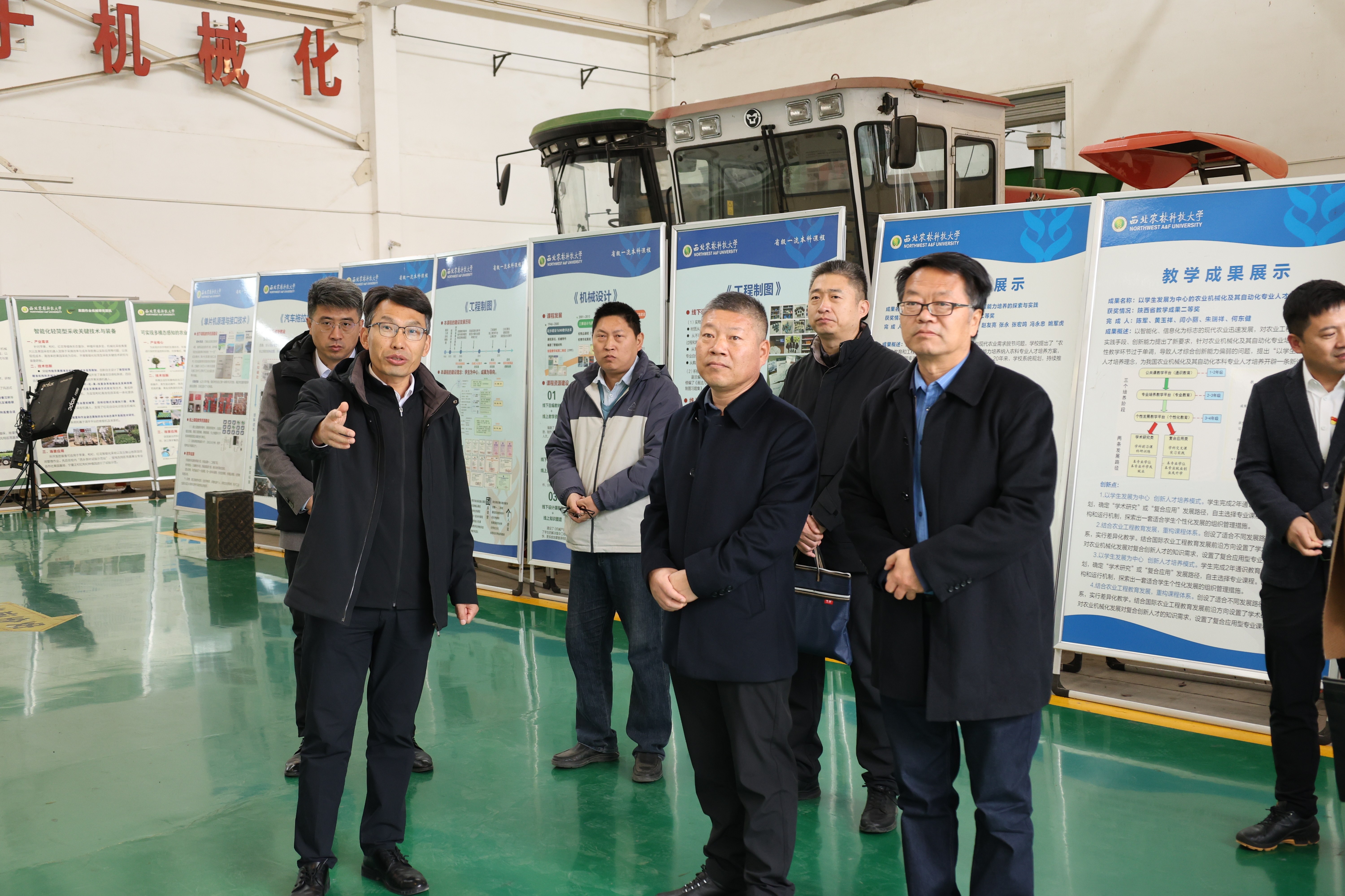 参观动漫狂
科研平台(1).jpg