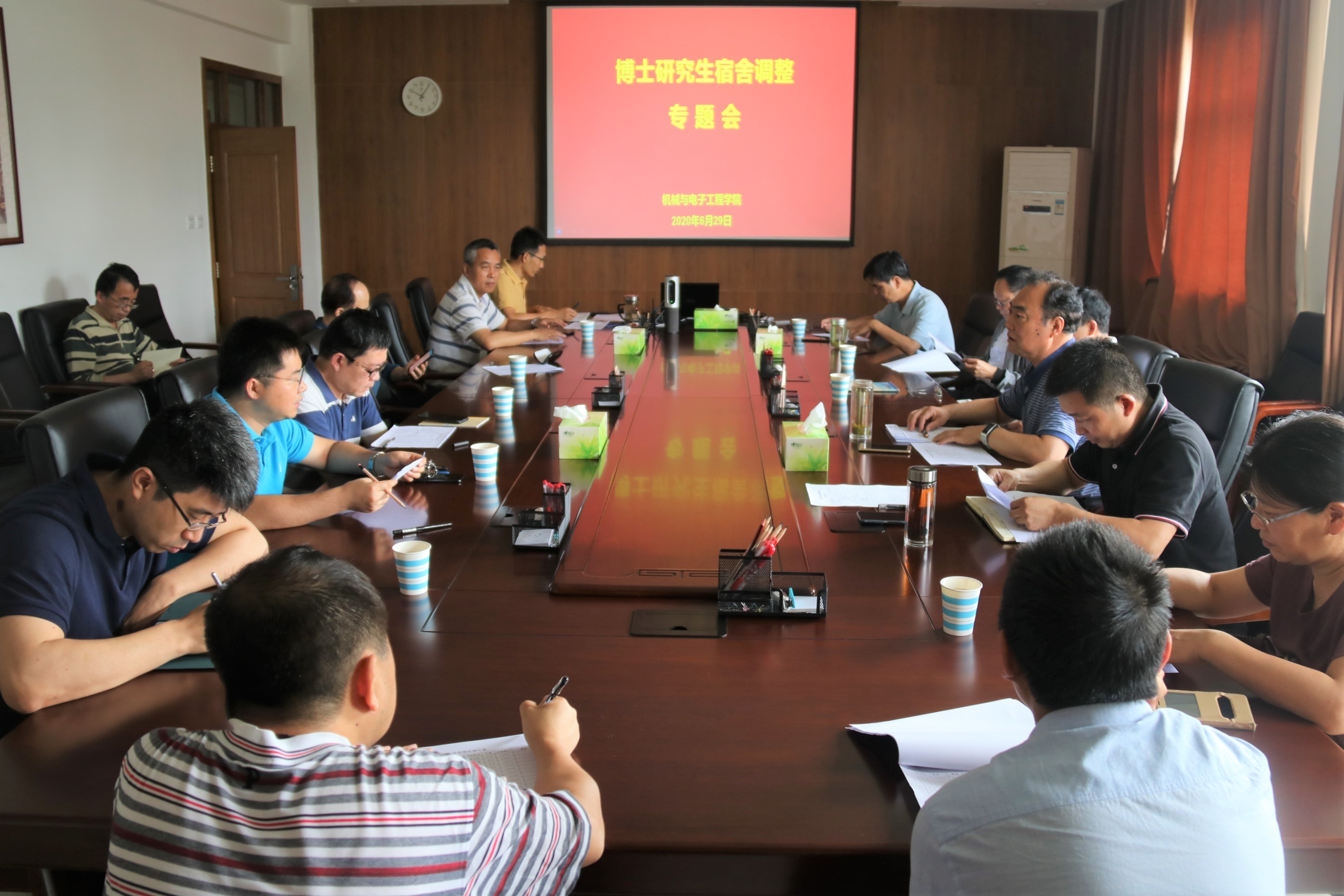 bf5e3e18e6844693b84b61b1e082dfdd.jpg bf5e3e18e6844693b84b61b1e082dfdd.jpg