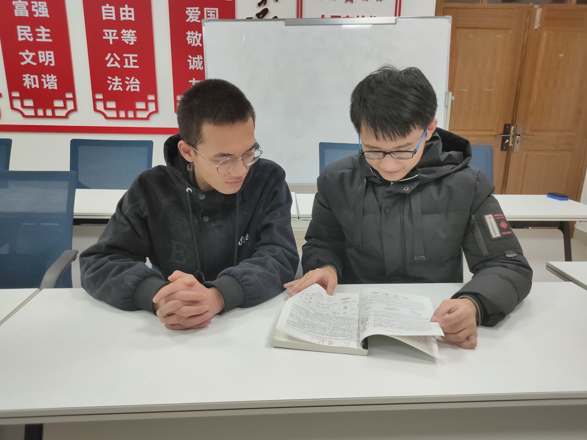 82118315641147fd9687a753f313bbb0.jpg 82118315641147fd9687a753f313bbb0.jpg