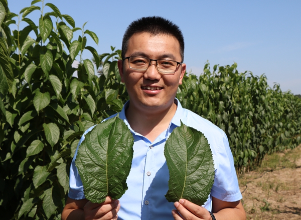 fdc6b769d22944bab535dbfce09c5609.jpg 朱铭强-工作照_副本.jpg