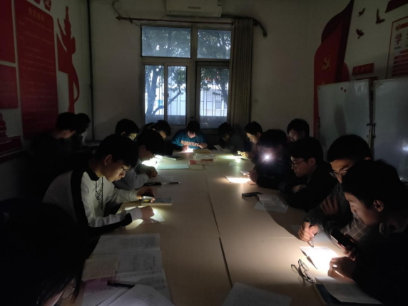 8efe1b72d9594fd8806496e48345f17a.png 8efe1b72d9594fd8806496e48345f17a.png