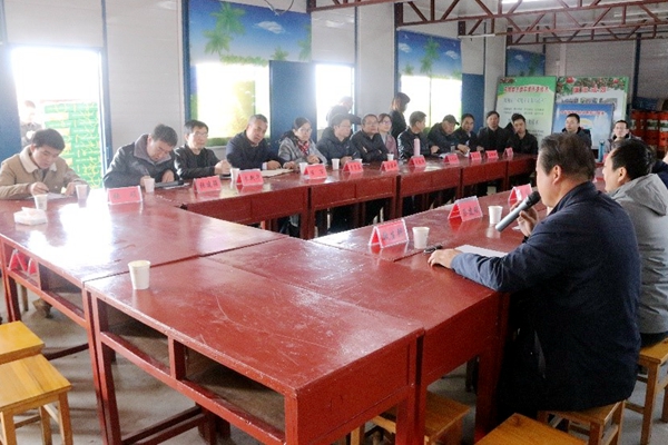 de6b55ddfe544d0ca893939e33b0e02e.jpg 果园机械化技术交流研讨_副本.jpg