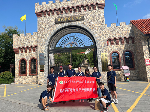 6c23b5e1cd2a4600a8430a8ab468b18f.png 调研队员在安森曼酒庄的合影 (1).png